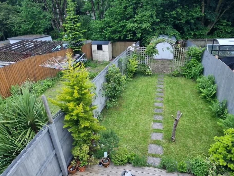 Cosy And Characterful 1 Bedroom Townhouse With Big South Facing Garden In Cardiff Holiday home