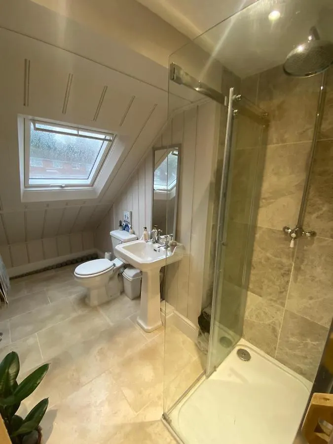 Cosy And Characterful 1 Bedroom Townhouse With Big South Facing Garden In Cardiff United Kingdom