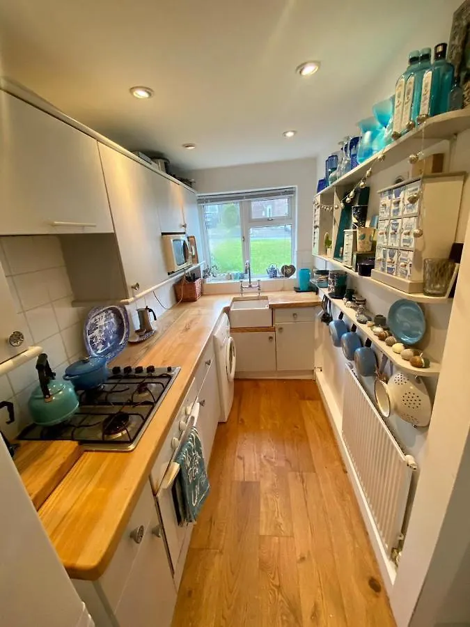 Cosy And Characterful 1 Bedroom Townhouse With Big South Facing Garden In Cardiff