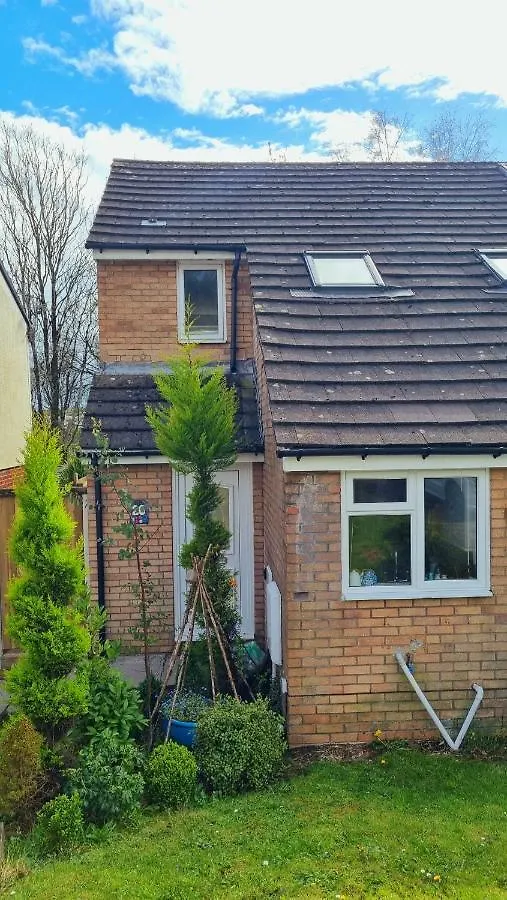 Cosy And Characterful 1 Bedroom Townhouse With Big South Facing Garden In Cardiff Holiday home